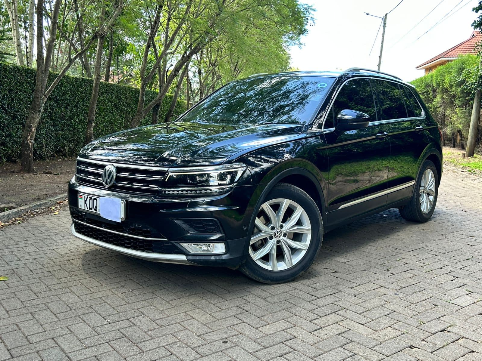 🔥2017_VOLKSWAGEN_TIGUAN_🔥 — photo 1 of 16